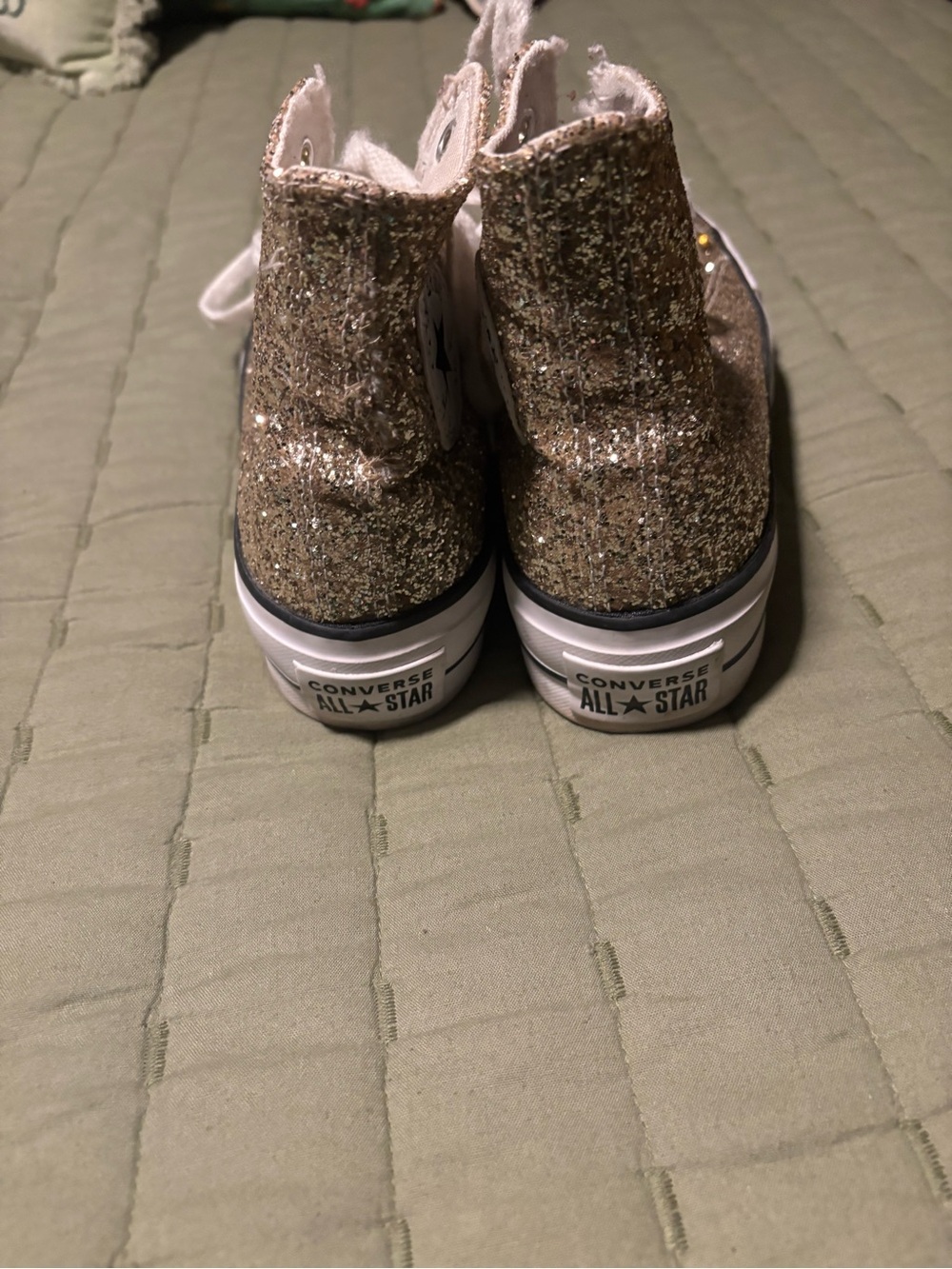 Women’s glitter Converse super cute: slight tear in heel of material sewn - Picture 4 of 6